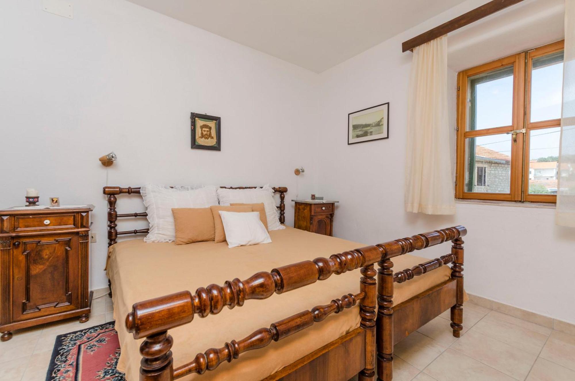 Apartments Draga - Traditional & In Center Vrboska Exterior photo